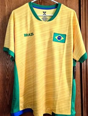 Nwt Men World Cup Soccer Jersey Brazil, Gold, green "STRIKER"56659. M L XL.